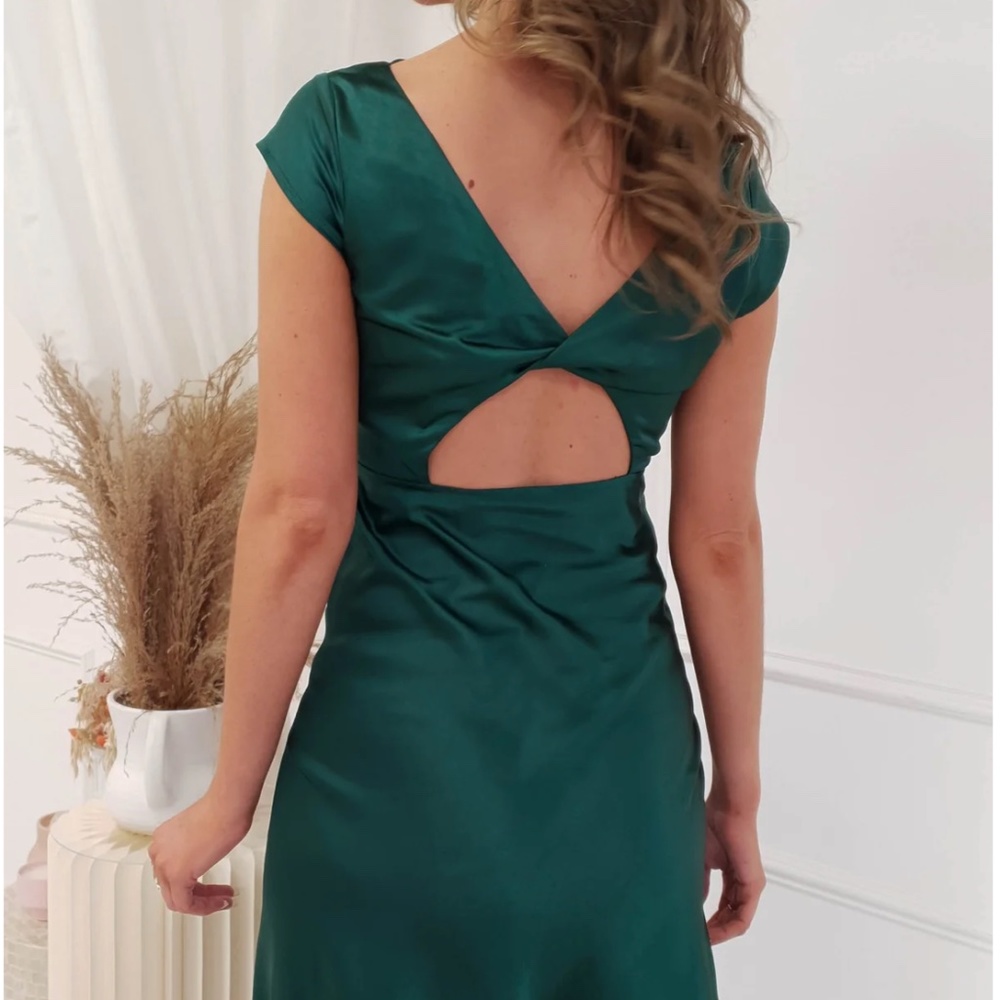 NWT - Ranela Twist Back Detail Midi | Emerald Green